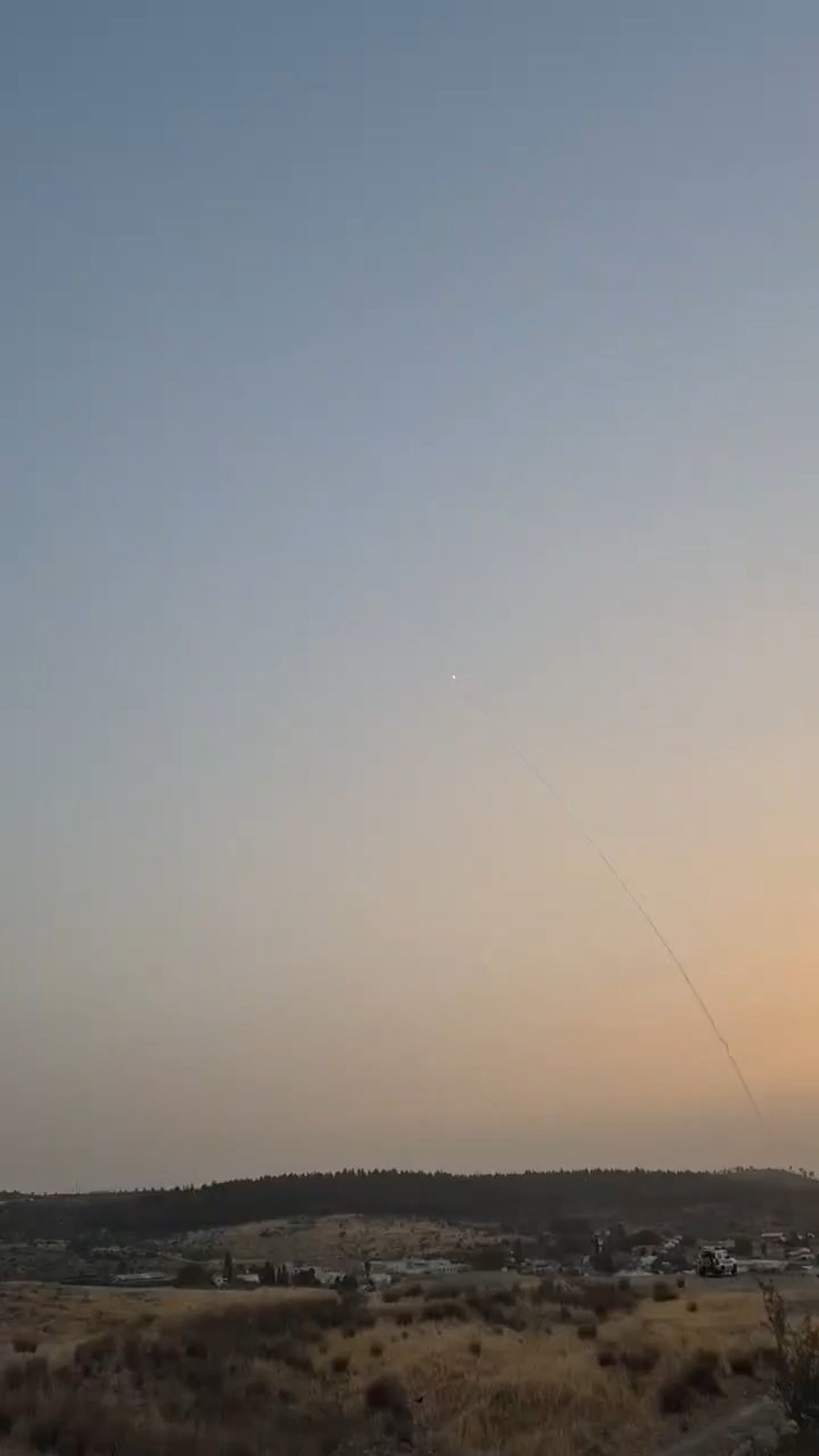 טיל מערכת חץ במהלך יירוט הטיל החות'י הערב