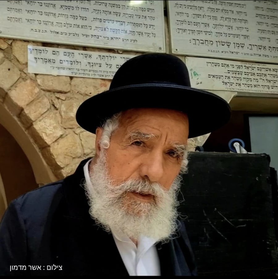 הגר"ש מחפוד בתפילה באתרא קדישא מירון