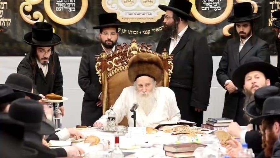 הגה"צ רבי יצחק מאיר מורגנשטרן בטיש לרגל פסח שני