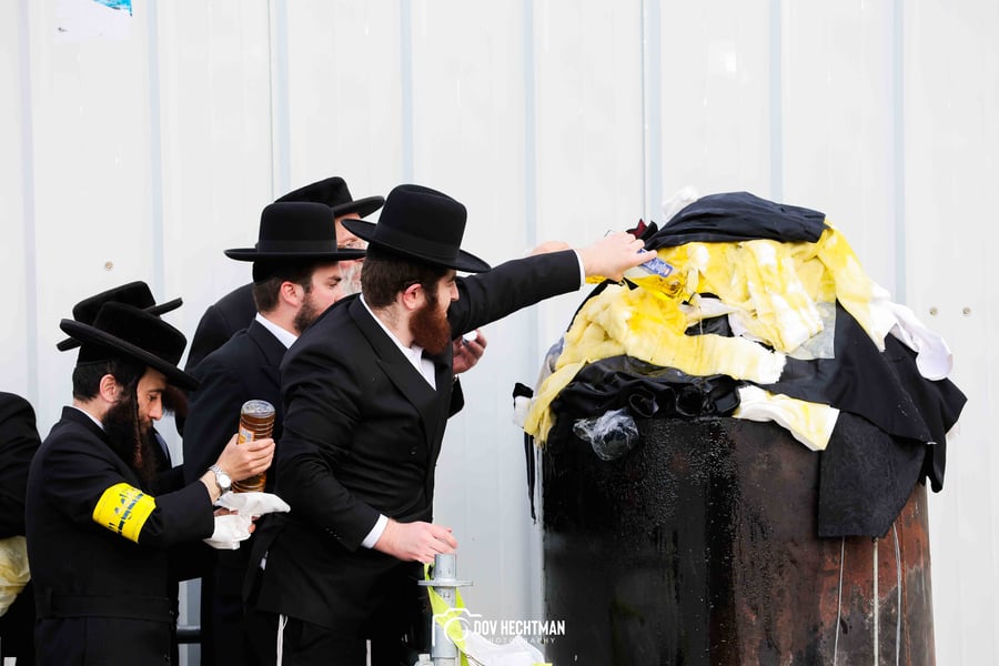 הרגע שפתח את אירועי מירון: כך הדליק האדמו"ר מבאיאן מעל הציון