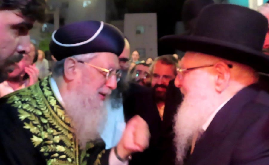 הראשל"צ הגר"ד יוסף בהדלקת המדורה בל"ג בעומר