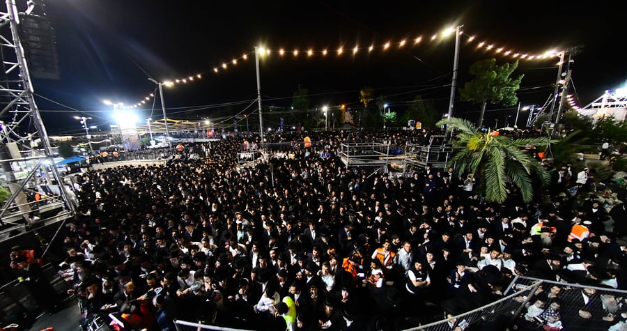 האדמו"ר מבאיאן בהדלקה ל"ג בעומר