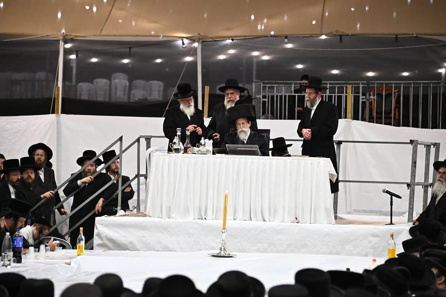 האדמו"ר מבאיאן בהדלקה ל"ג בעומר
