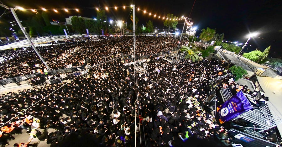 האדמו"ר מבאיאן בהדלקה ל"ג בעומר