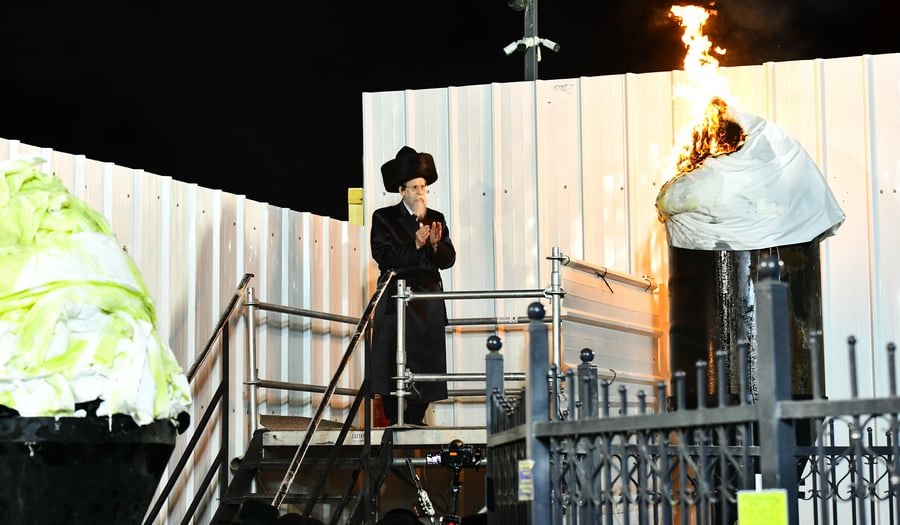 האדמו"ר מבאיאן בהדלקה ל"ג בעומר