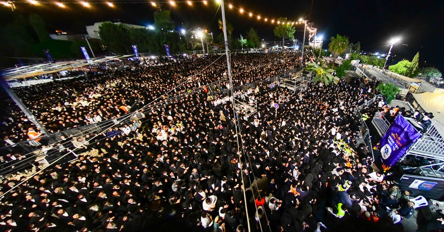 האדמו"ר מבאיאן בהדלקה ל"ג בעומר