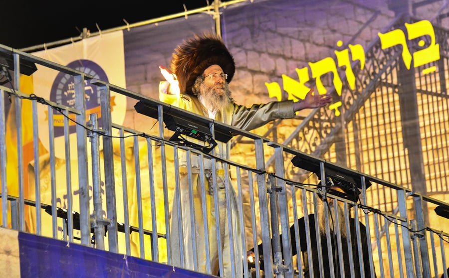 הרה"צ רבי אלימלך בידרמן בהדלקה ל"ג בעומר