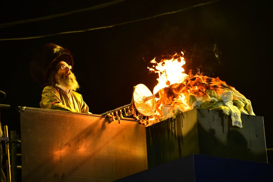 הרה"צ רבי אלימלך בידרמן בהדלקה ל"ג בעומר