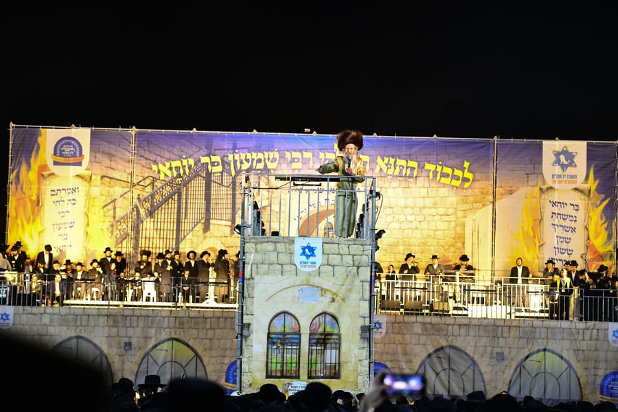 הרה"צ רבי אלימלך בידרמן בהדלקה ל"ג בעומר