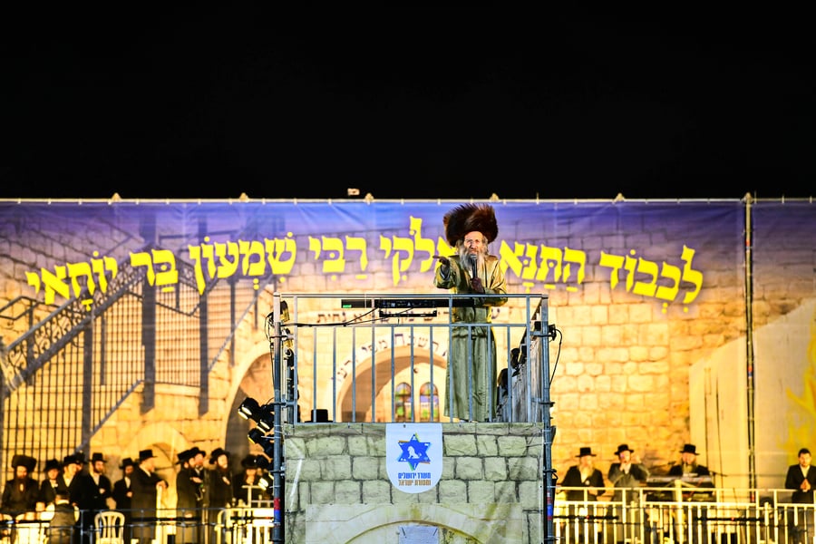 הרה"צ רבי אלימלך בידרמן בהדלקה ל"ג בעומר