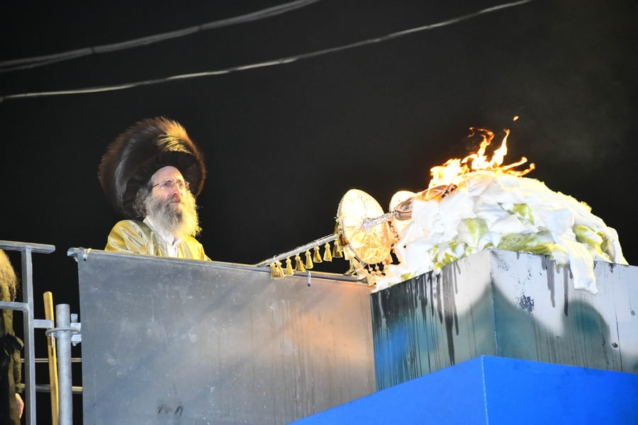 הרה"צ רבי אלימלך בידרמן בהדלקה ל"ג בעומר