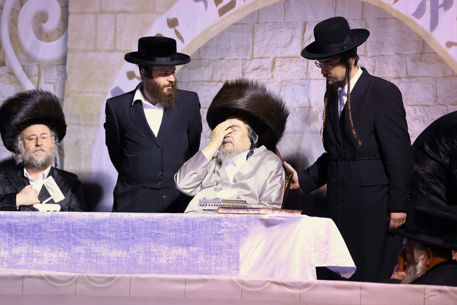הגה"צ רבי יעקב מאיר שכטר בהדלקה ל"ג בעומר