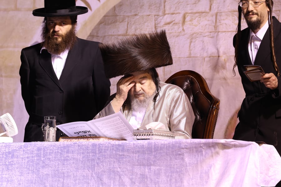 הגה"צ רבי יעקב מאיר שכטר בהדלקה ל"ג בעומר