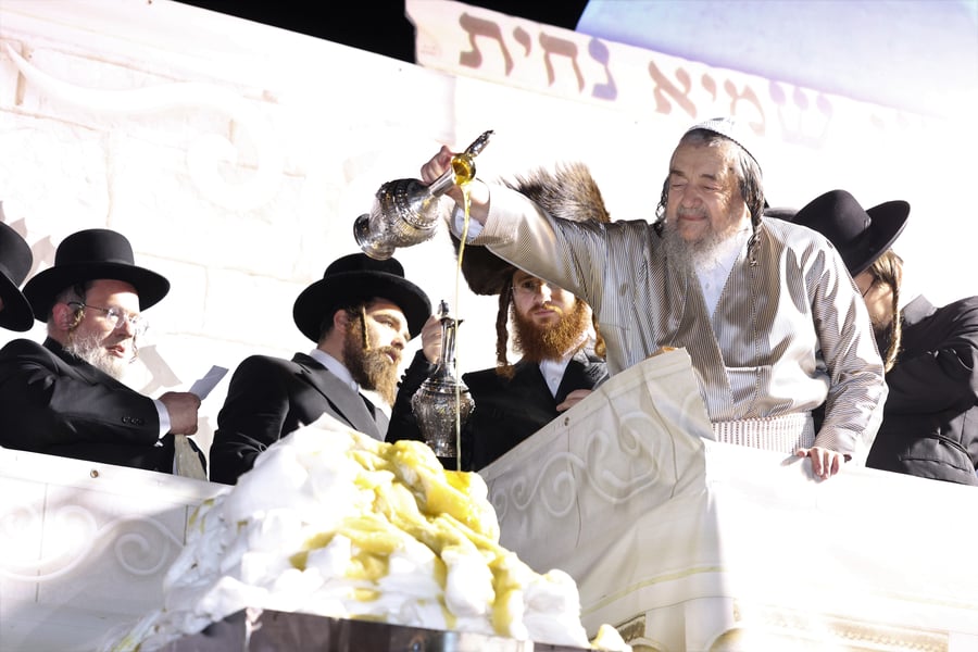הגה"צ רבי יעקב מאיר שכטר בהדלקה ל"ג בעומר