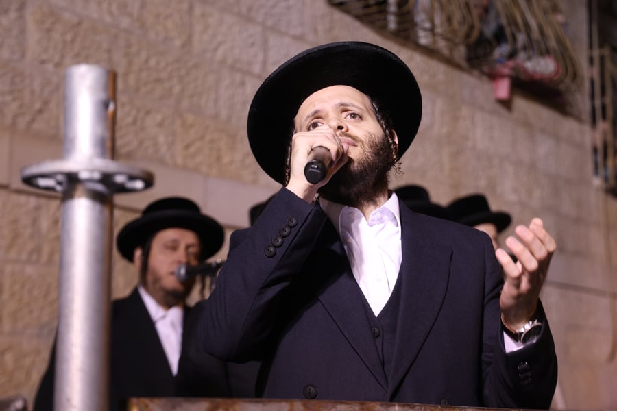 הגה"צ רבי יעקב מאיר שכטר בהדלקה ל"ג בעומר