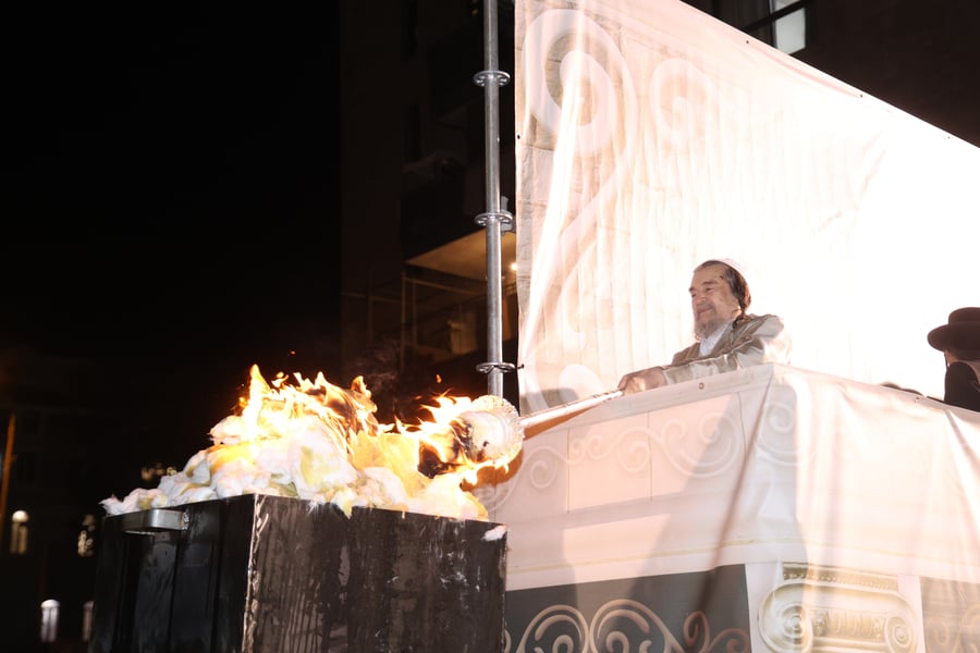 הגה"צ רבי יעקב מאיר שכטר בהדלקה ל"ג בעומר