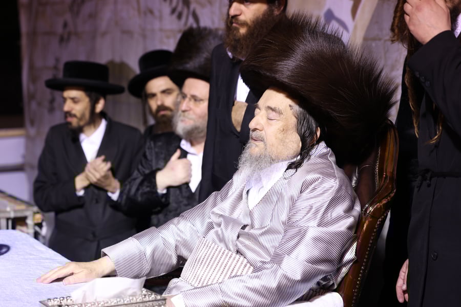 הגה"צ רבי יעקב מאיר שכטר בהדלקה ל"ג בעומר