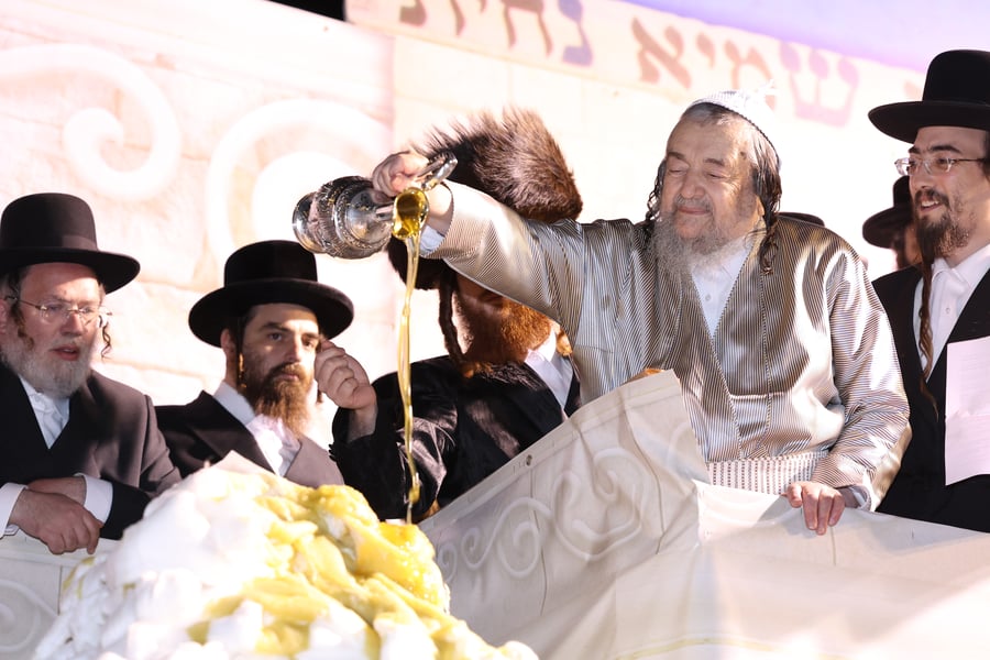 הגה"צ רבי יעקב מאיר שכטר בהדלקה ל"ג בעומר
