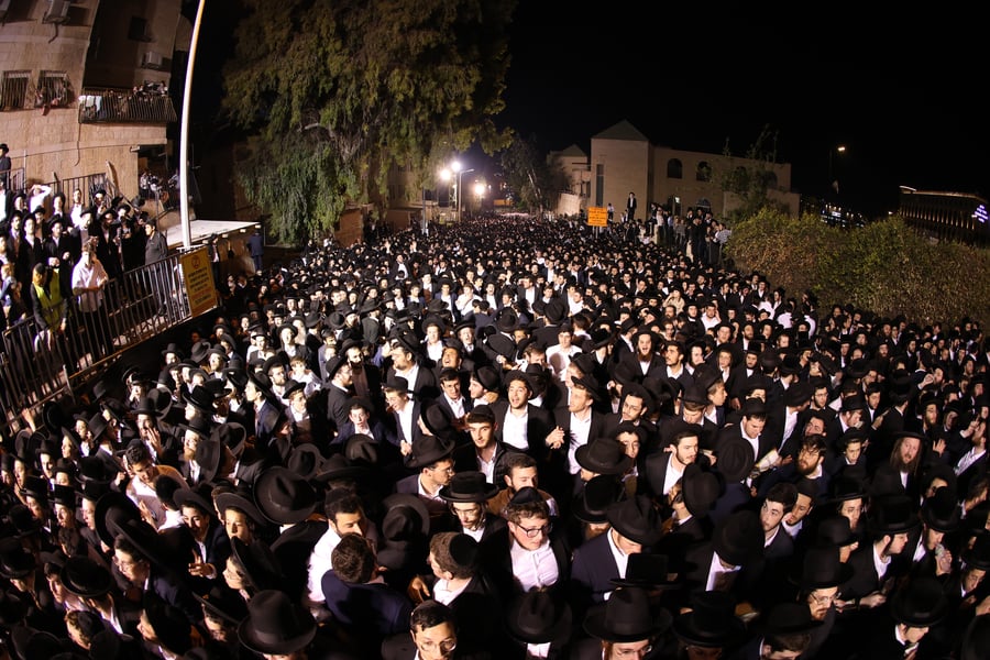 הגה"צ רבי יעקב מאיר שכטר בהדלקה ל"ג בעומר
