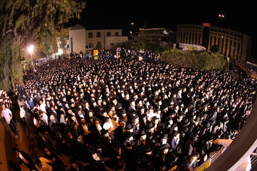 הגה"צ רבי יעקב מאיר שכטר בהדלקה ל"ג בעומר