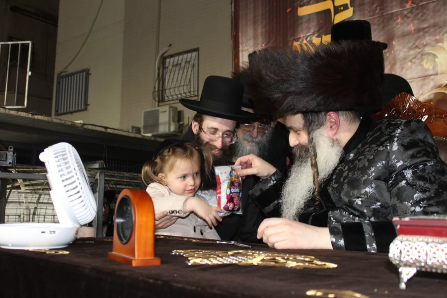 ההדלקה בחצה"ק זוטשקא