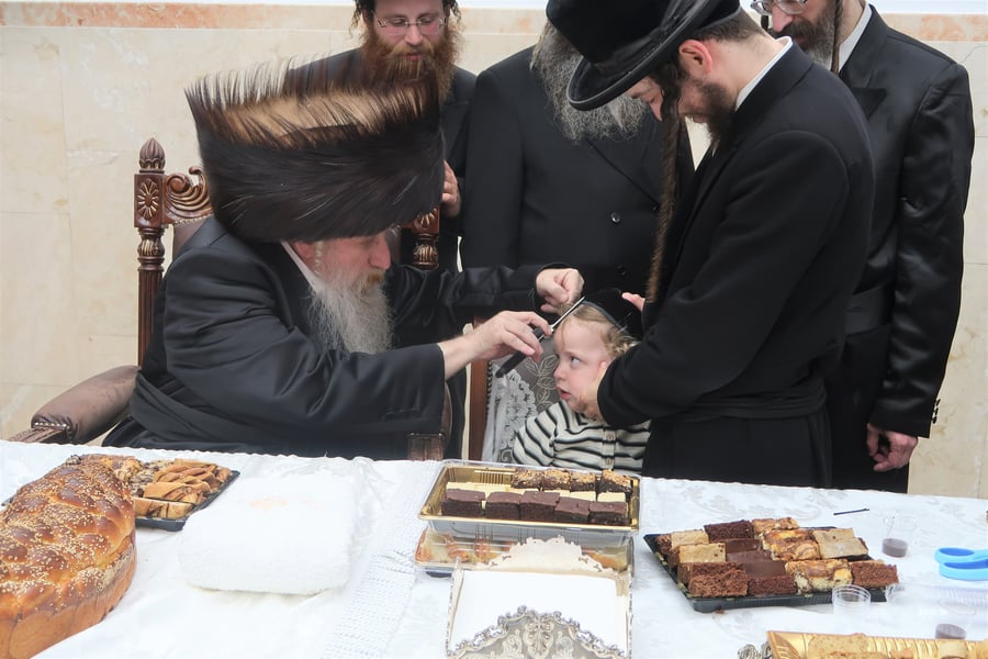 מעמד ההדלקה בחצה"ק טשארנאביל