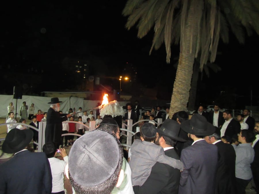 הגאון רבי אברהם מאמאן בהדלקה ל"ג בעומר