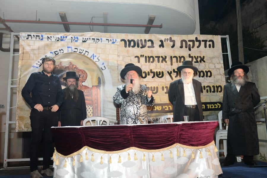 הדלקת ל"ג בעומר הגדולה, אצל האדמו"ר ממישקולץ – מנהיגה הרוחני של פתח תקוה