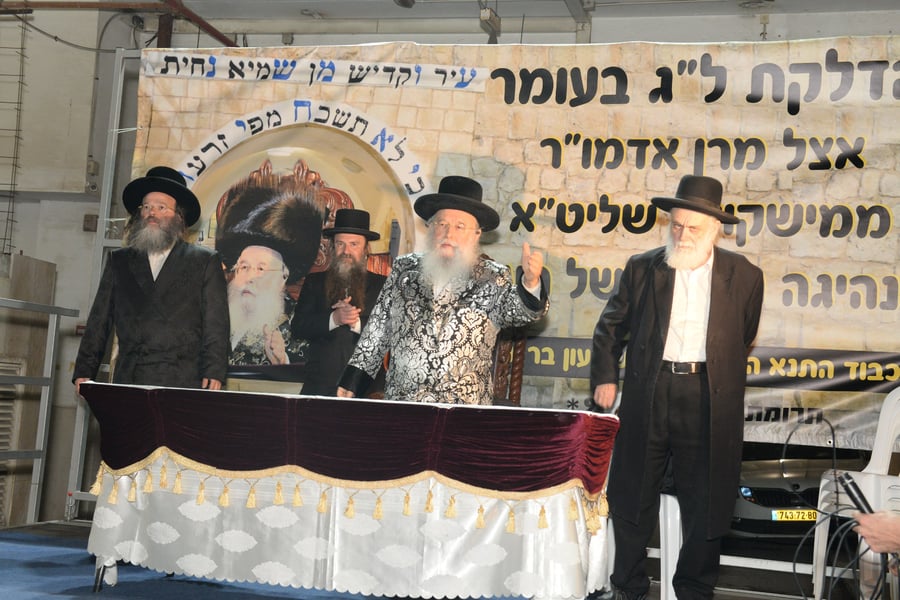 הדלקת ל"ג בעומר הגדולה, אצל האדמו"ר ממישקולץ – מנהיגה הרוחני של פתח תקוה