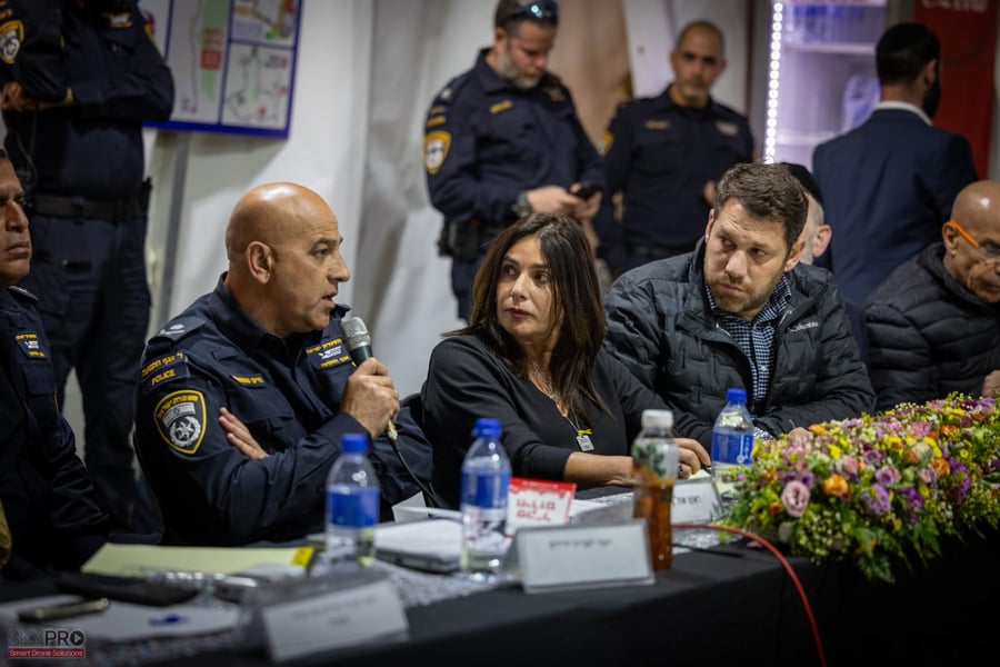 חדר מצב מרכזי בהר מירון לניהול התחבורה ציבורית בל"ג בעומר