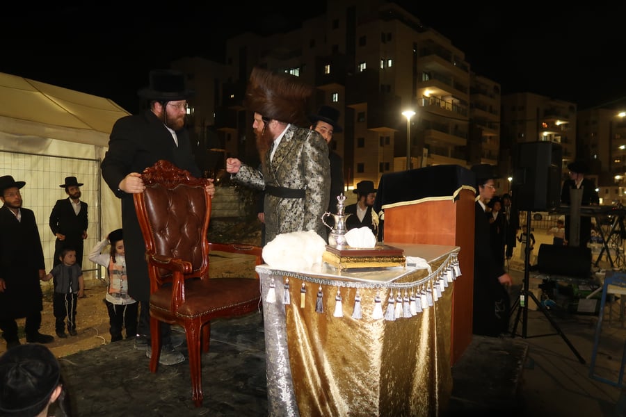 ל"ג בעומר בחצה"ק מיאלען