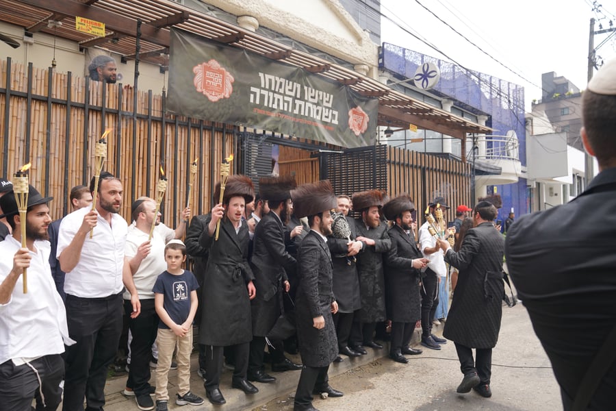 הכנסת ספר תורה לבית חב"ד מדג'ין - קולומביה