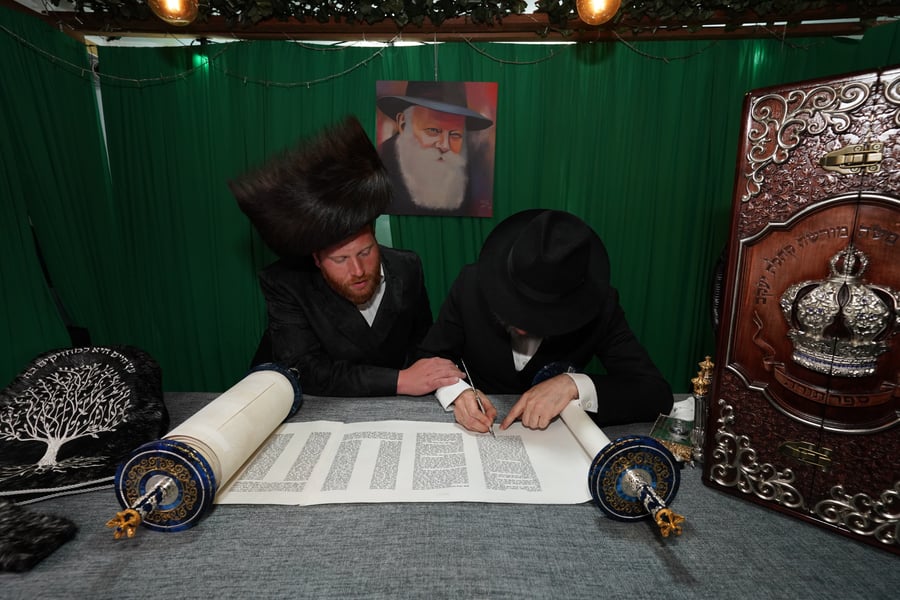 הכנסת ספר תורה לבית חב"ד מדג'ין - קולומביה