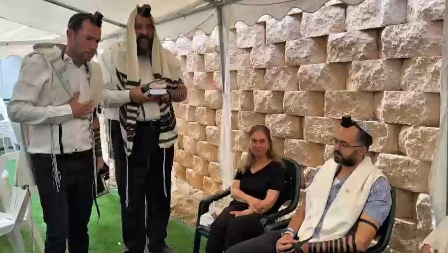 מעמד קריאת השם לרך הנולד בשבוע שעבר | צפו