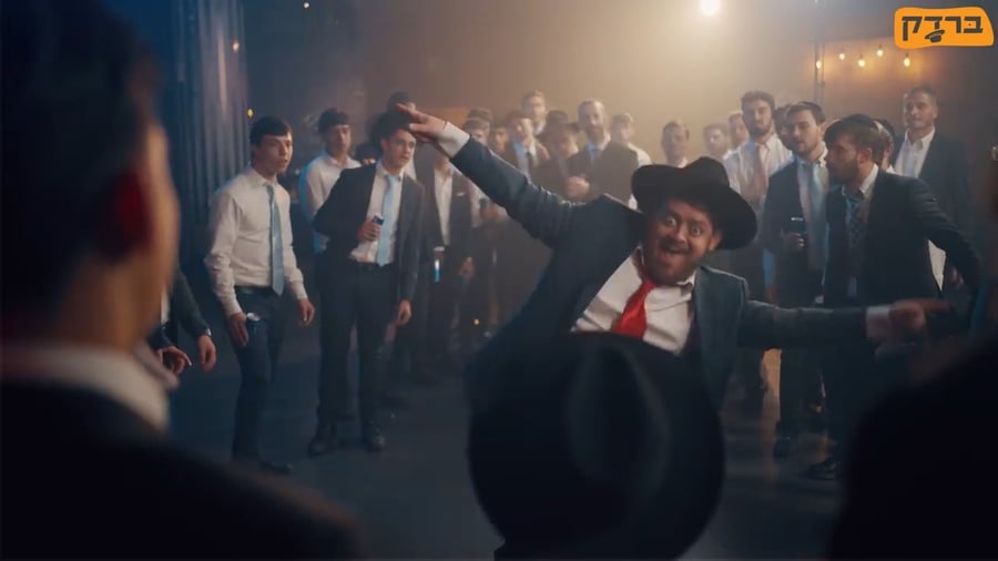 פחיות XL הפכו לאלמנט קבוע המעניק לאורחים את האנרגיה הדרושה לשמוח עד השעות הקטנות של הלילה.