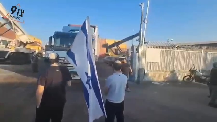 חוסמים את המשאיות