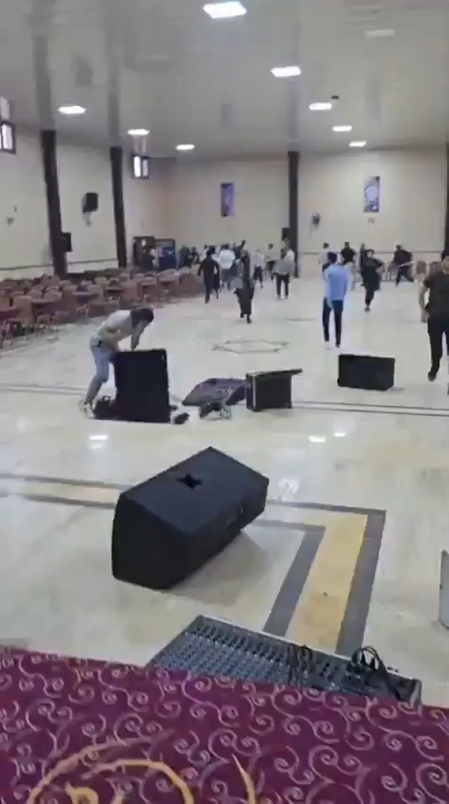 השחתת הציוד באולם הקונצרטים