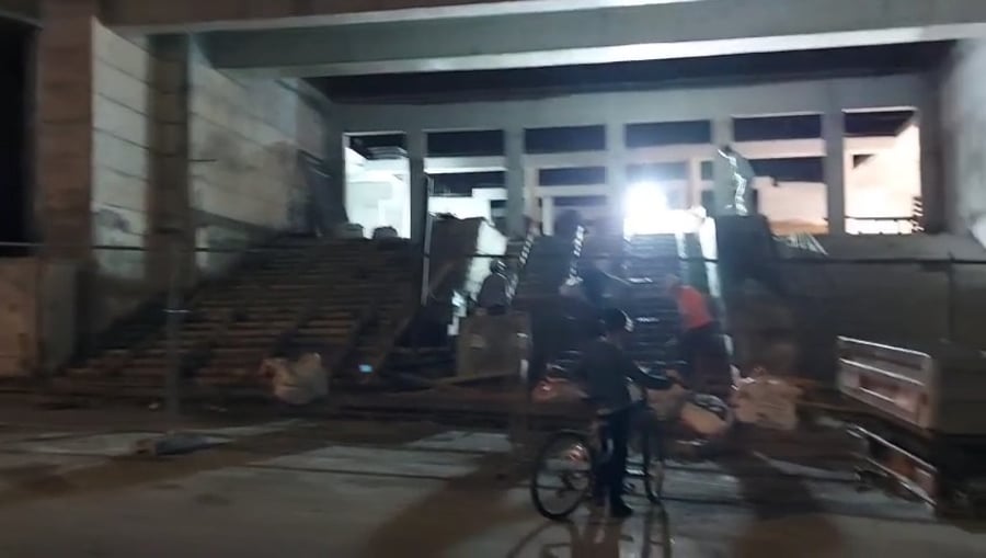 העבודות בבית המדרש קרלין סטולין לקראת הכניסה לשבועות