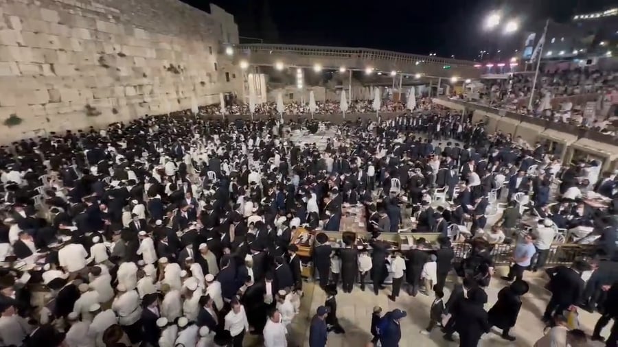 השירה הערב ברחבת הכותל