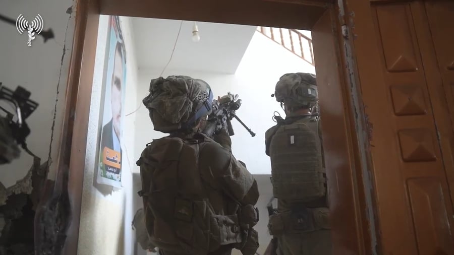 לוחמי גולני פושטים על בית בחאן יונס