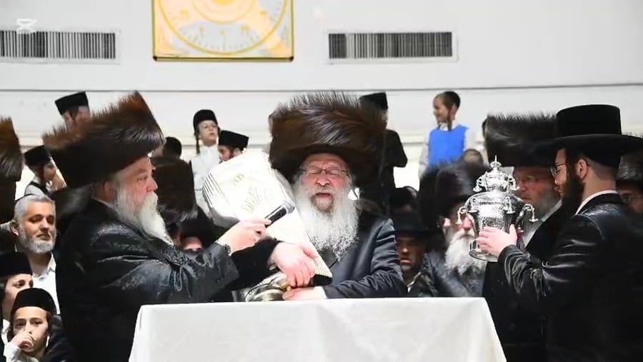 הכנסת ס"ת בנדבורנה