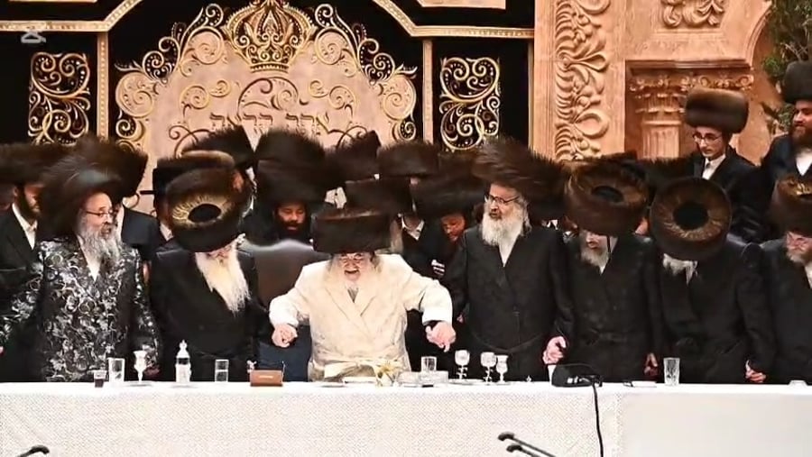 חג השבועות בצל האדמו"ר מויז'ניץ