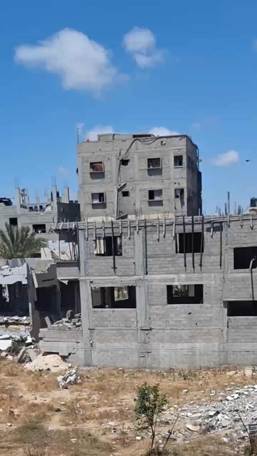 הטיל פוגע והבניין מושמד