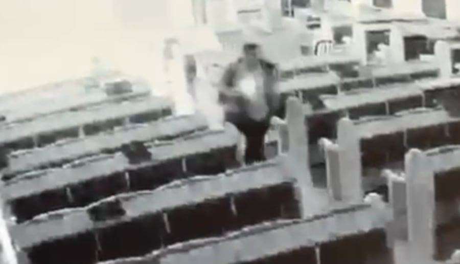 רגע ההצתה לפנות בוקר