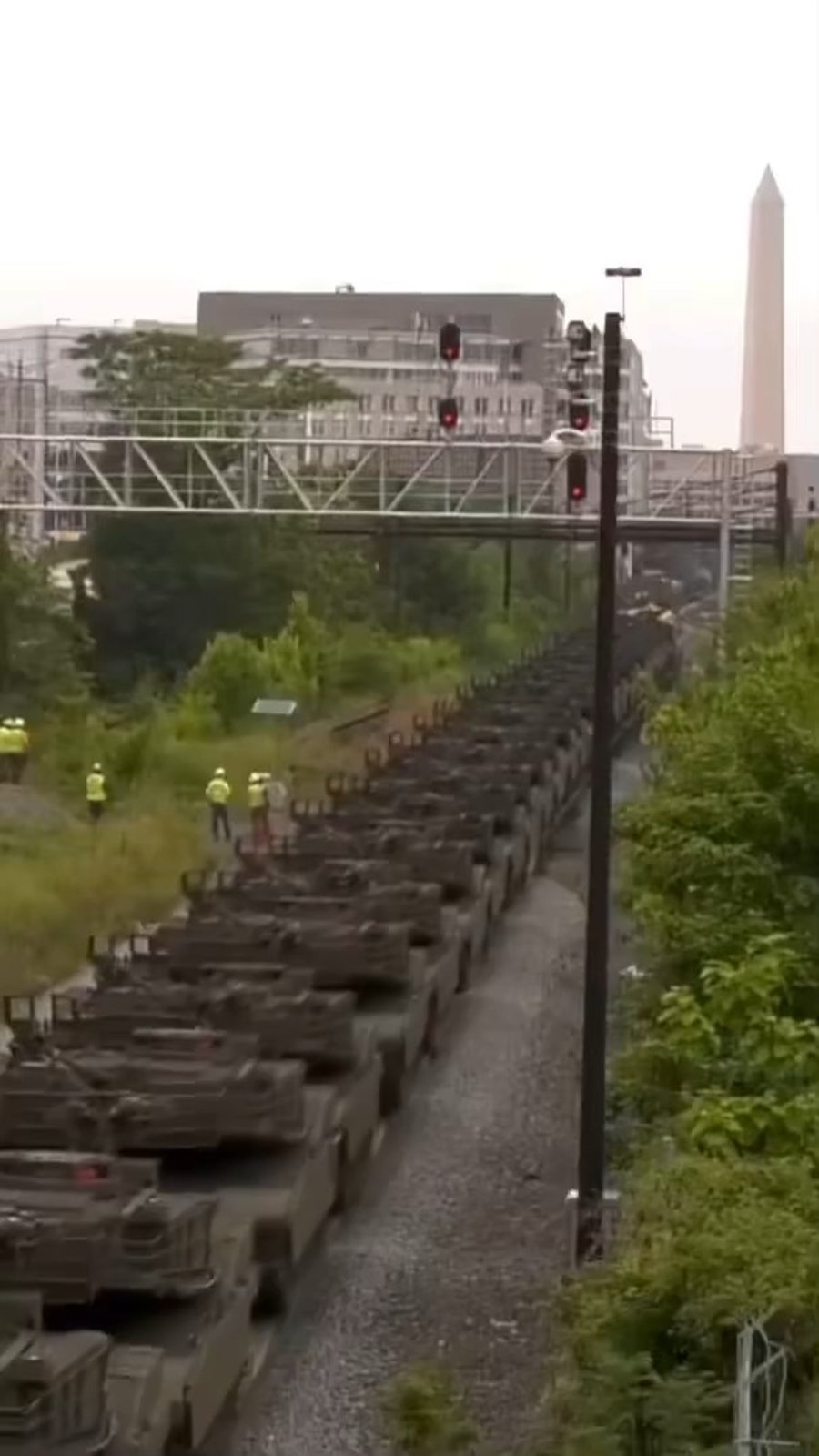 אלפי הכלים בדרך מצעד