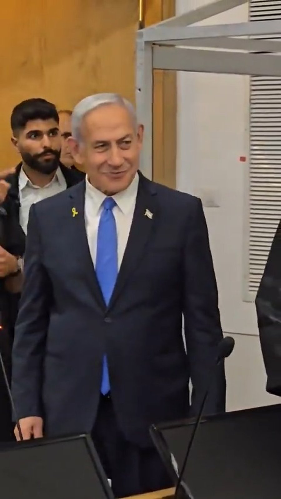 צעקות נגד ראש הממשלה