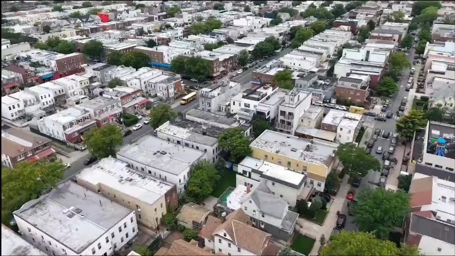 האדמו"ר מגור בבית הנגיד ממקורביו