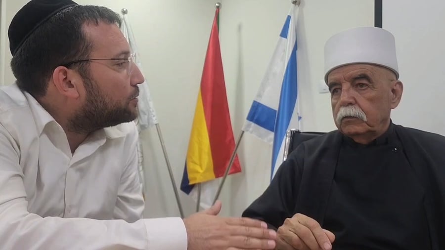 השייח ריאד חמזה בשיחה עם ישראל שפירא על גיוס חרדים