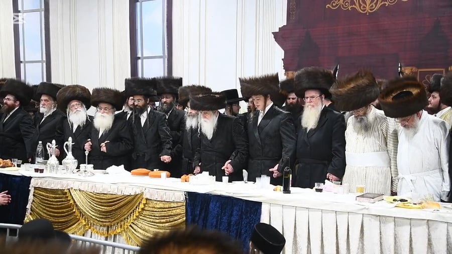 שמחת בית מכנובקא בעלזא - נחלת אהרן - בערגזאס