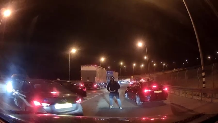 סיכול גניבת אחד מכלי הרכב ומעצר חשוד